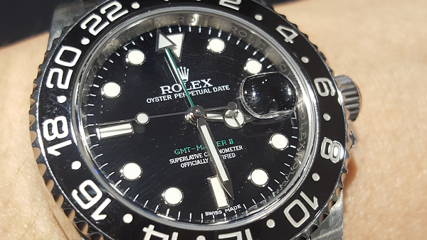 Gmtマスター2黒黒が廃盤で買取や中古価格が暴騰 時計としての評価や魅力は 腕時計が好き